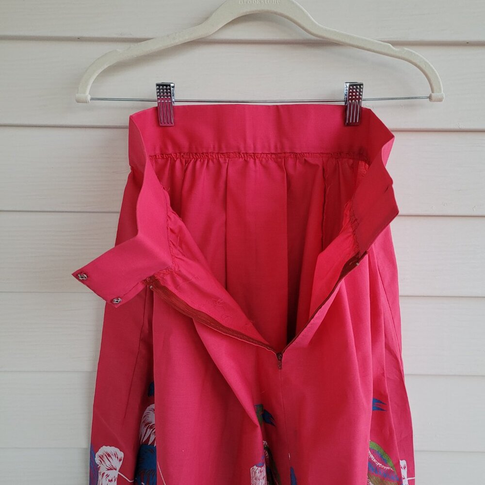 Vintage pink cotton blend skirt with a floral bird painted scene - Picture 8 of 9